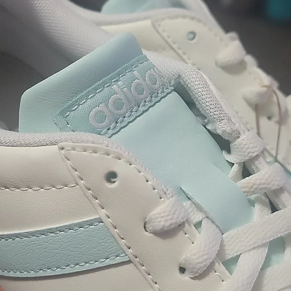 NEW Adidas Women's White, Beige, Light Blue  Sneakers Size 6 - Picture 2 of 6